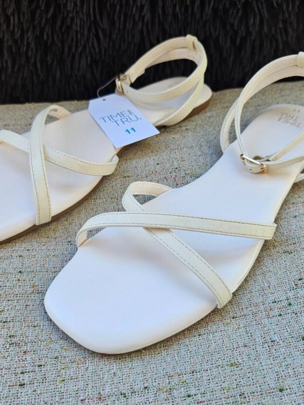 Time and Tru Women Sandal White Faux Leather Vegan Upper Shoe Size 11 NW